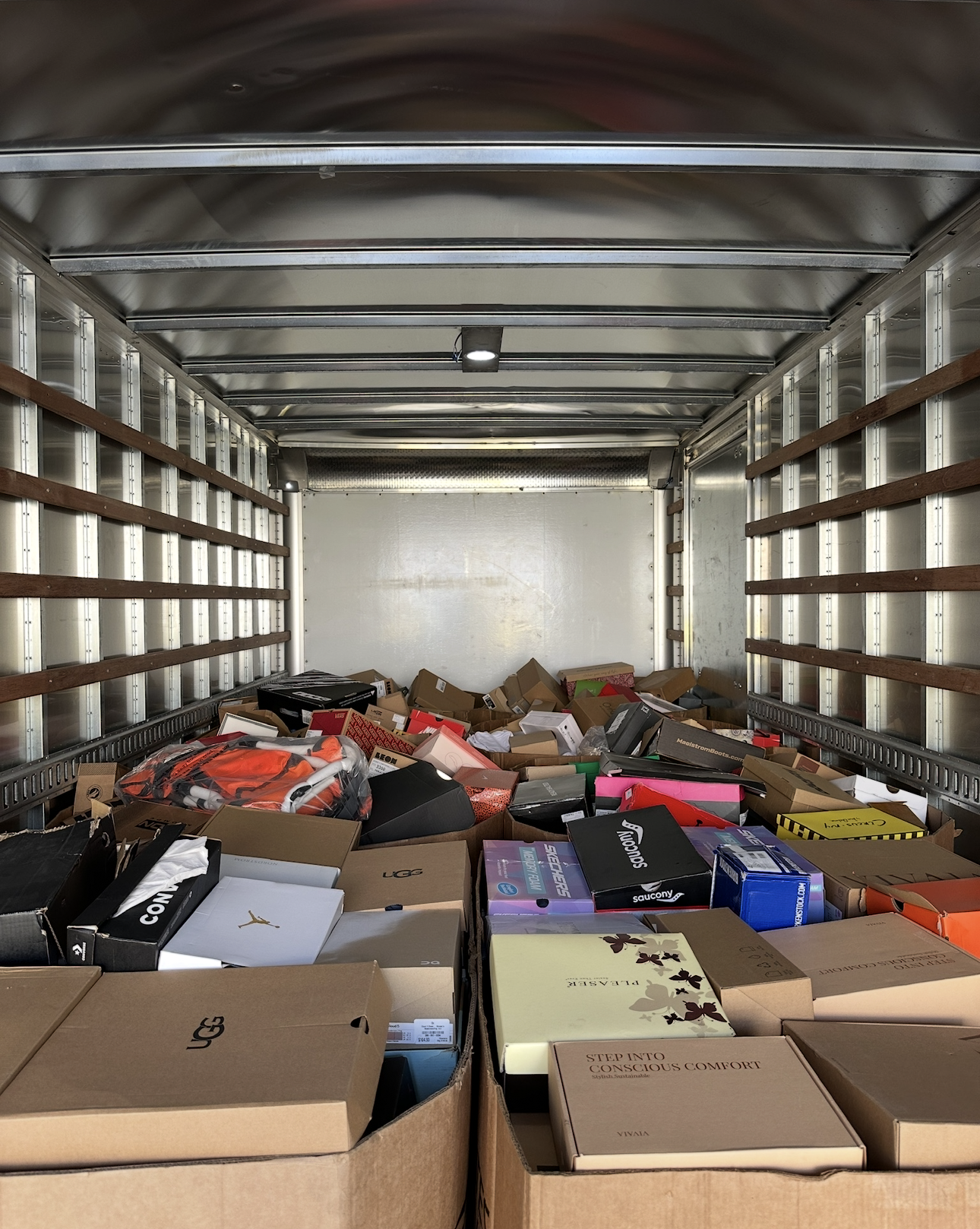 Truck Load - 14 Pallets Clothing / Shoes / Apparel